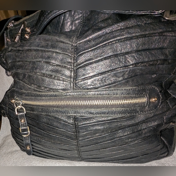 Junior Drake black Italian leather pleated shoulder bag. - Picture 7 of 13